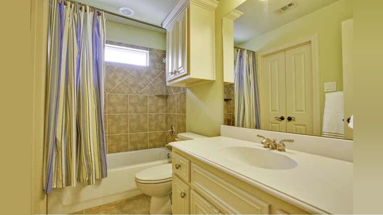 Before-Photo-Lakewood-TX-75214-Bathroom-Remodel Before-Photo-Lakewood-TX-75214-Bathroom-Remodel