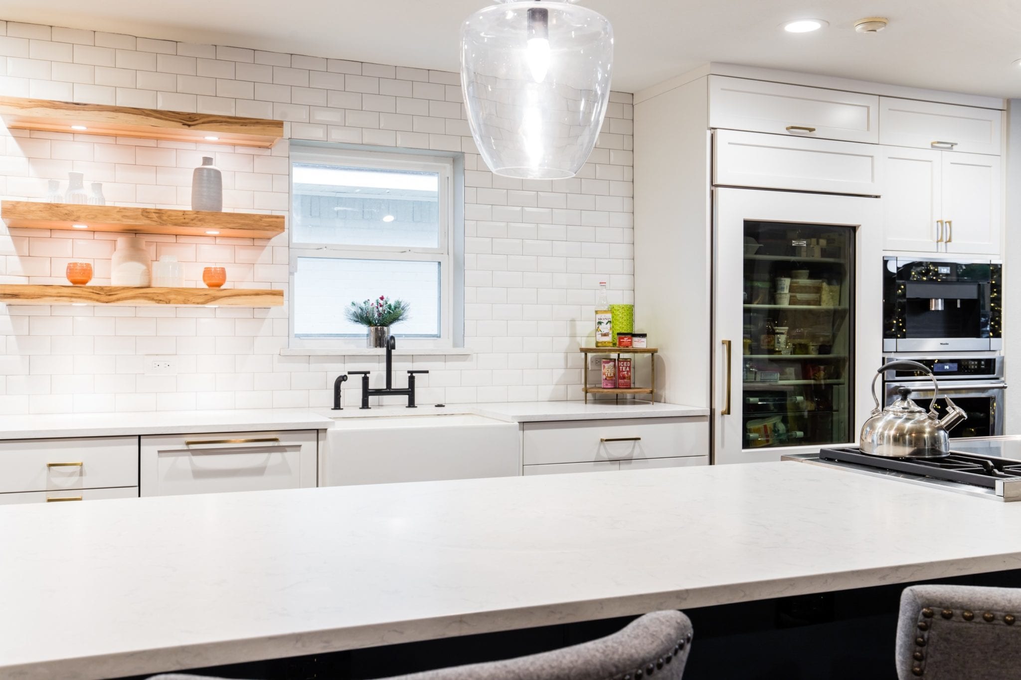 Single-Family-Home-Kitchen-Remodel-Backsplash-Open-Shelves-Sink-Custom-Cabinets-Light-Fixtures-HighlandMeadows-75238_1