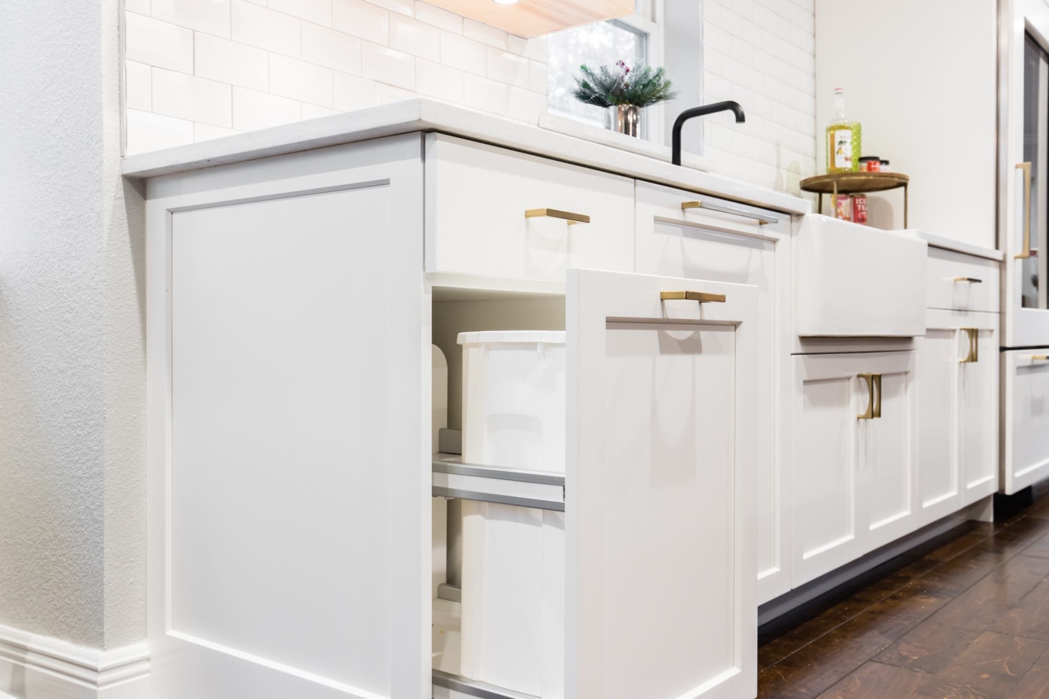 Single-Family-Home-Kitchen-Remodel-Custom-Cabinets-Backsplash-New-Wood-Floors-Trash-Storage-HighlandMeadows-75238_2