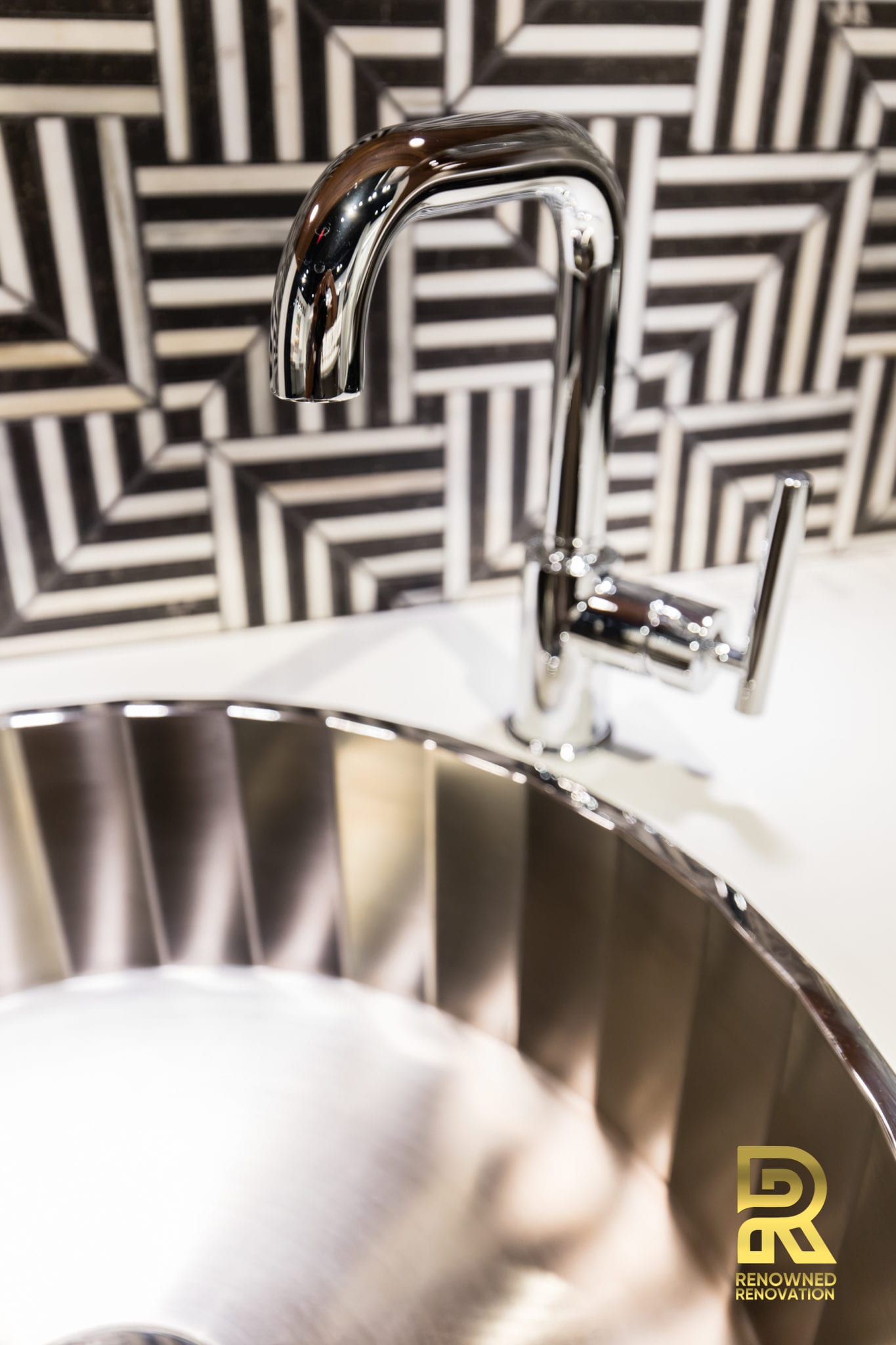 Kohler-Signature-Store-Dallas-StyleCraft-Cabinets-Designed-by-Renowned-Renovation21