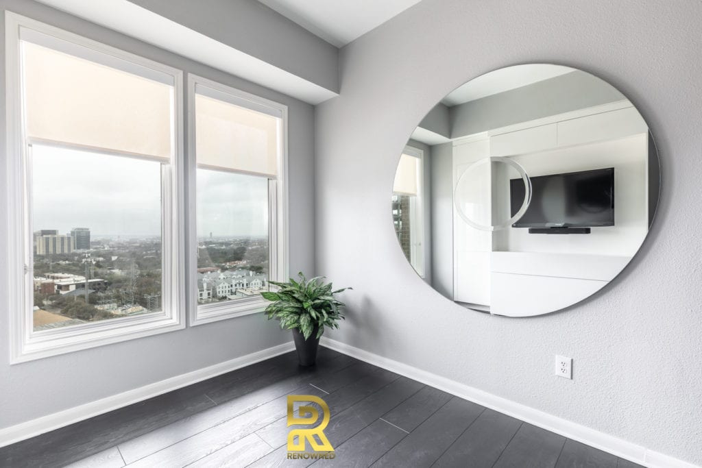 Space-Saving-Bedroom-Idea-Remote-Controled-Zoom-Bed-Mirror