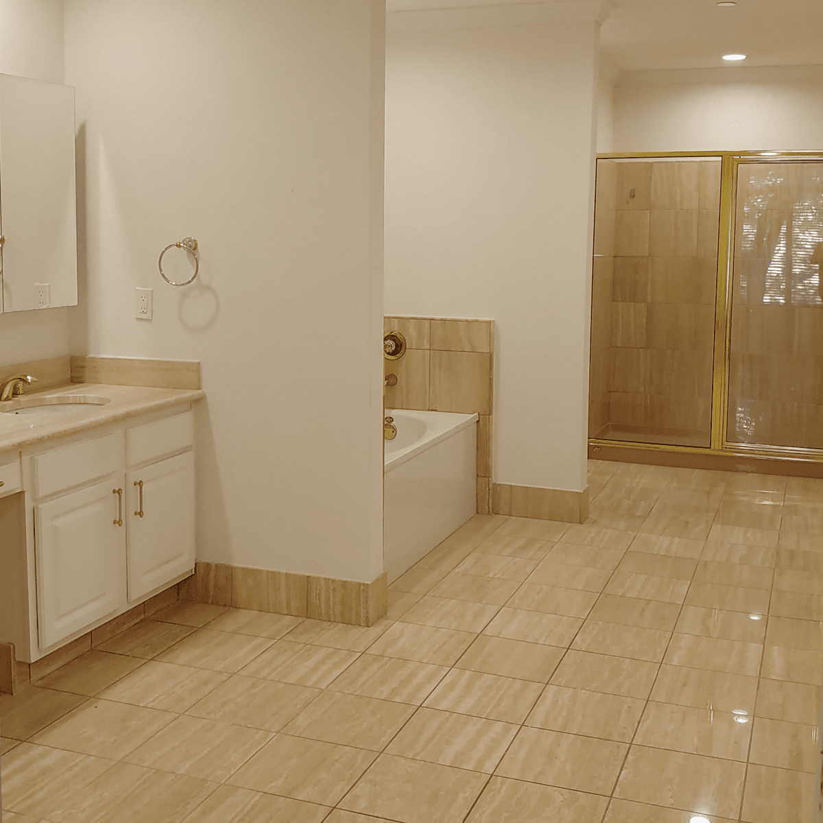 Dallas Condo MasterBath Before Remodeling